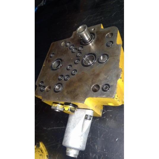 Komatsu Hidrolik Valf Pompa Ayırıcı
