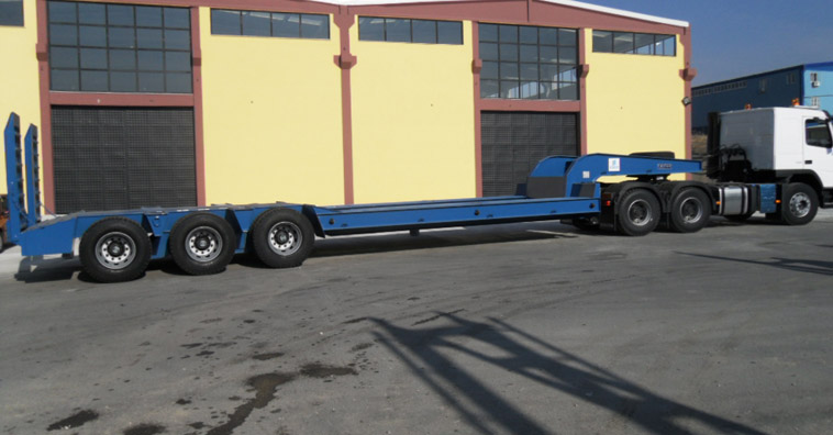 3 AXLE 12 TIRE LOWBED WITH POOL