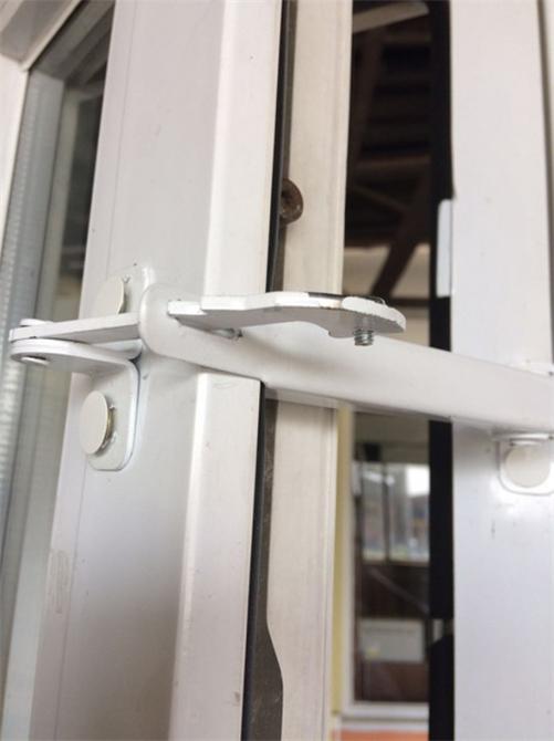 Stoperli Pencere Emniyet Kelepçesi