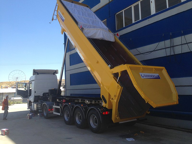  Hydraulic Covered Trailer