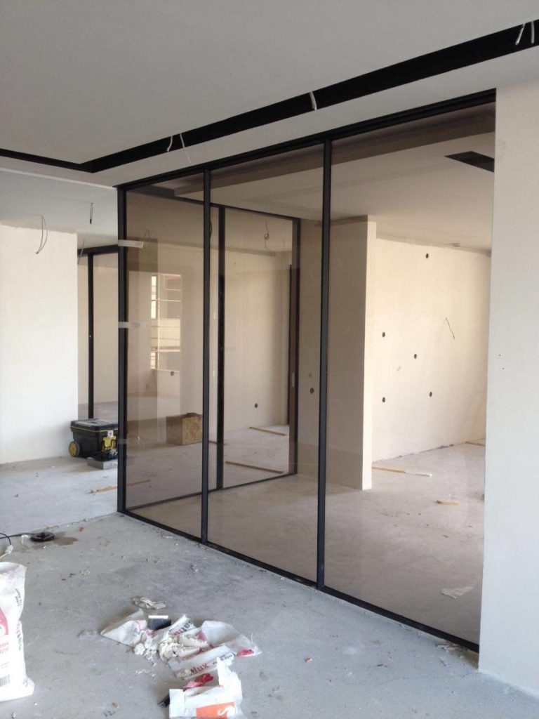 ALUMINUM OFFICE PARTITION