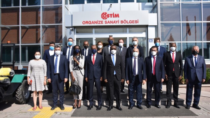 Rwanda Foreign Minister Invites Industrialists to His Country 